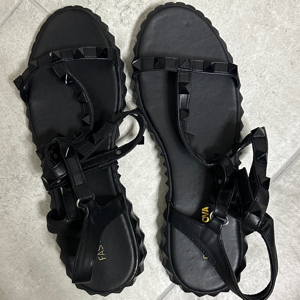 NWOT Fashion Nova Black Studded Sandals